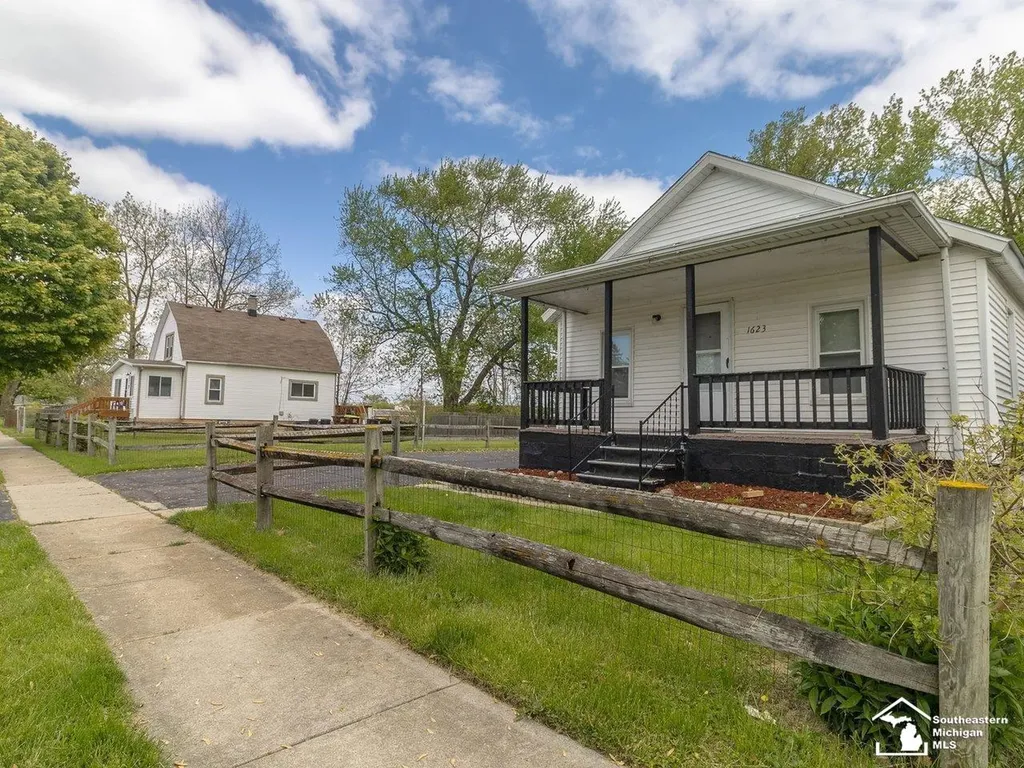 1623 Oak Street Monroe City MI 48161