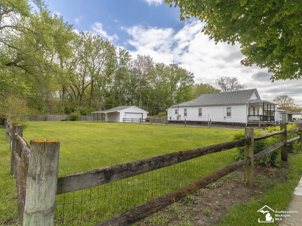 1623 Oak Street Monroe City MI 48161