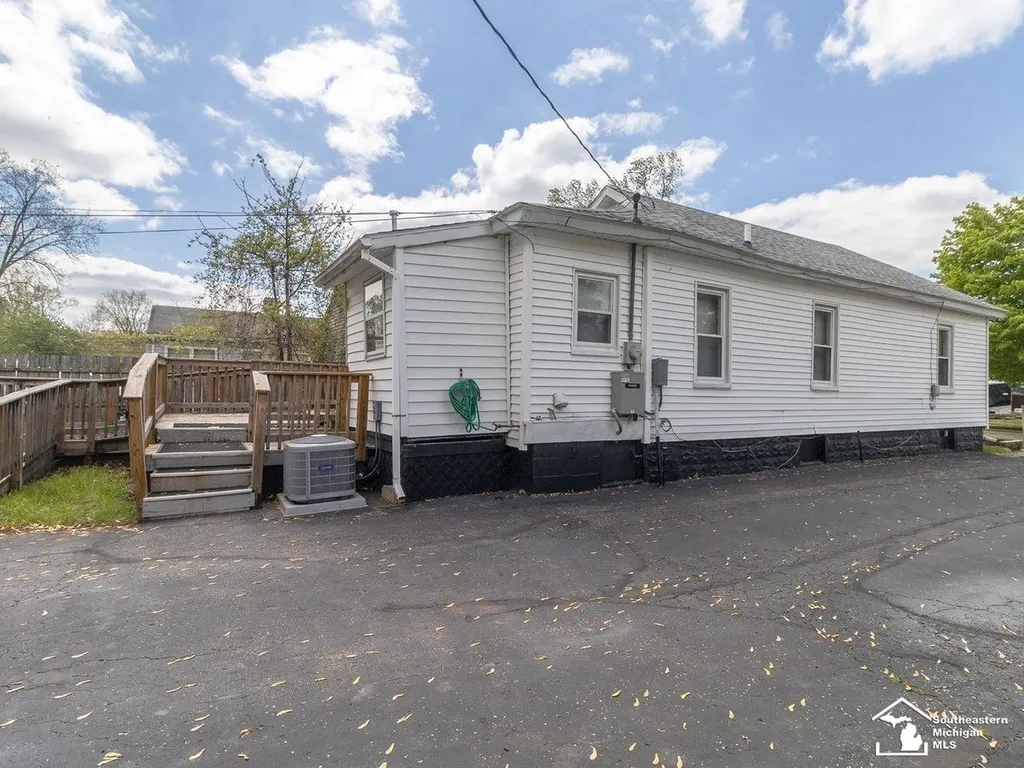 1623 Oak Street Monroe City MI 48161