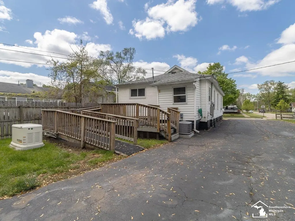1623 Oak Street Monroe City MI 48161