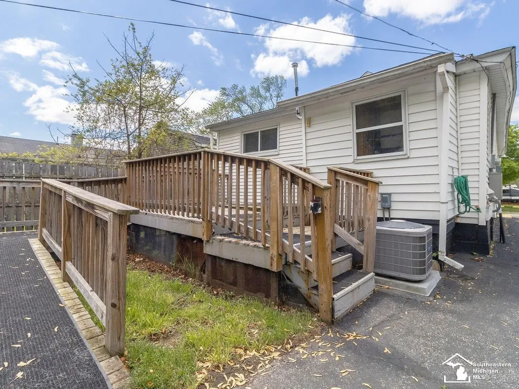 1623 Oak Street Monroe City MI 48161