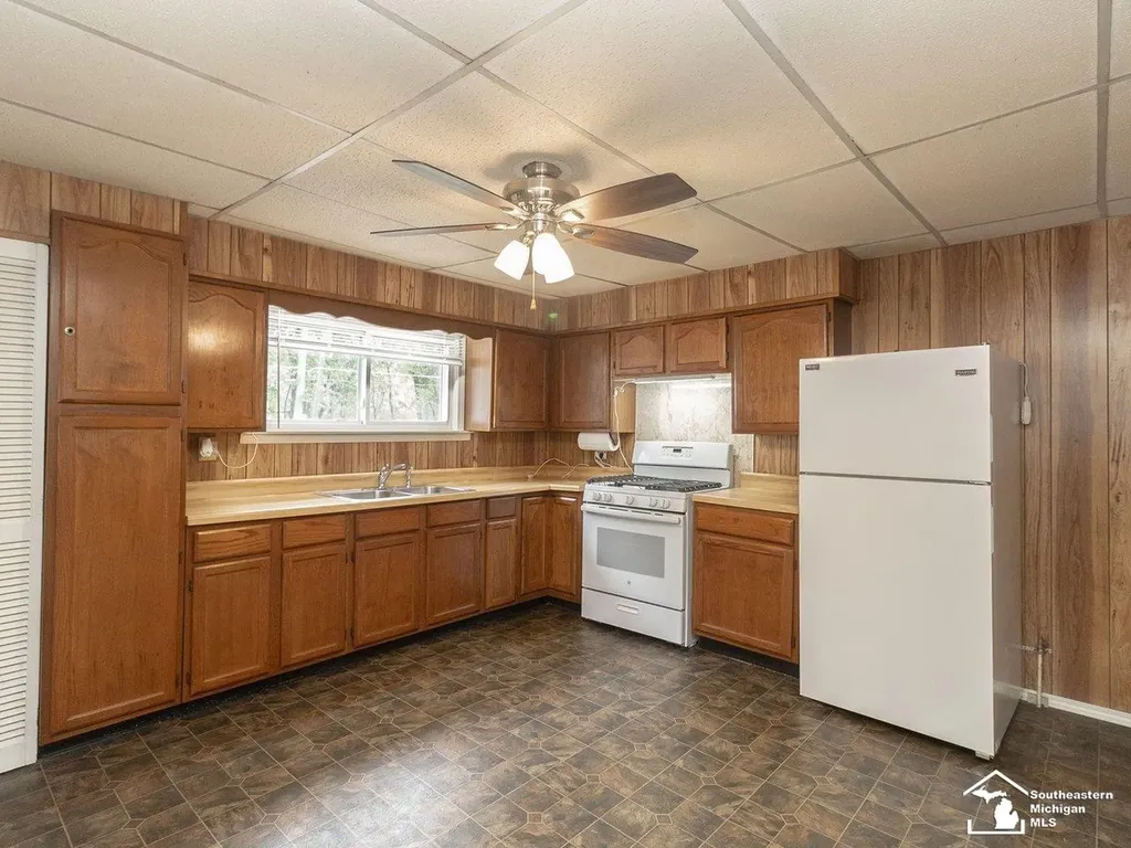 1623 Oak Street Monroe City MI 48161