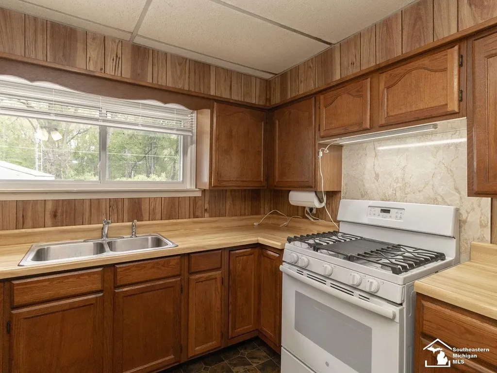 1623 Oak Street Monroe City MI 48161