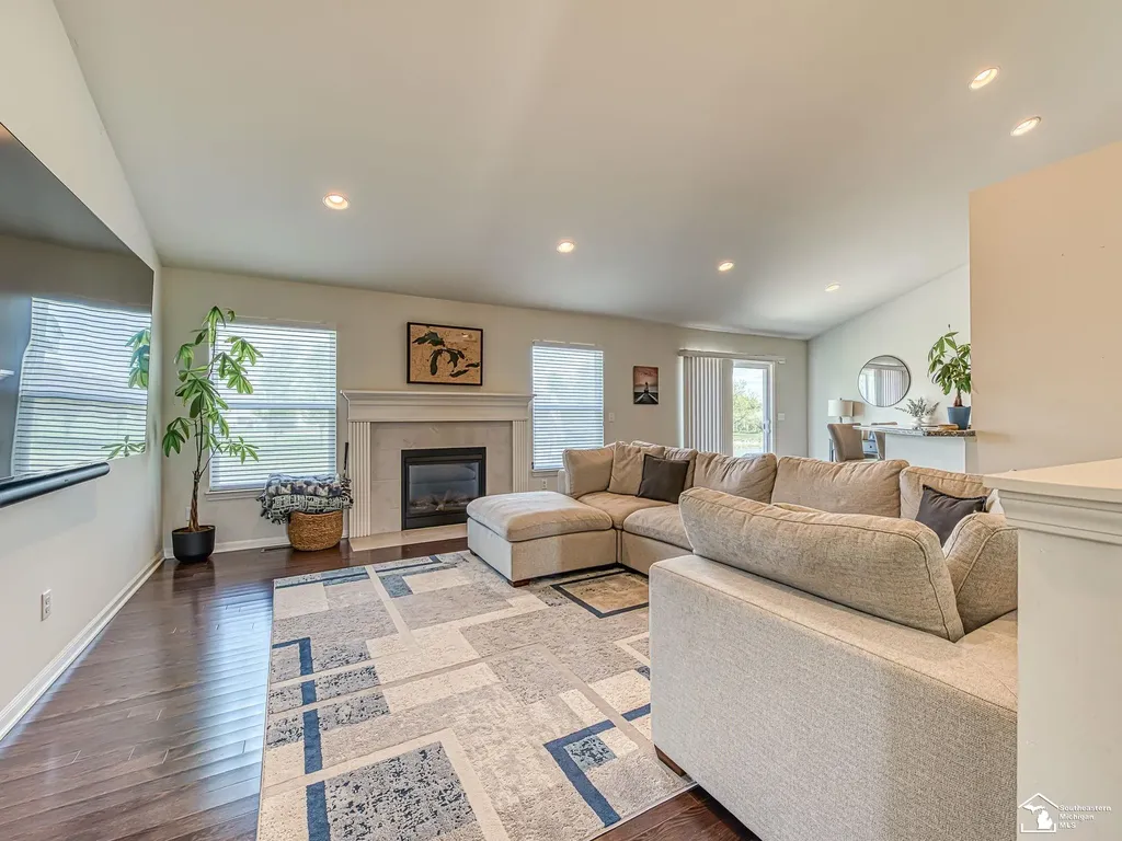 901 Plum Tree Circle Raisinville Township MI 48161
