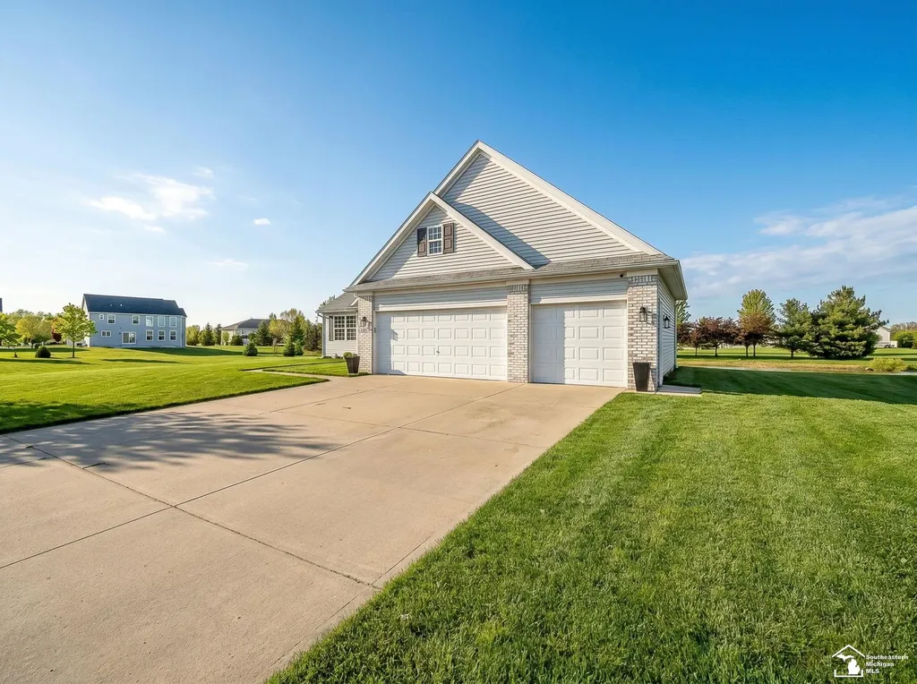 901 Plum Tree Circle Raisinville Township MI 48161