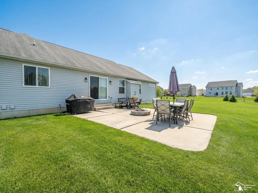 901 Plum Tree Circle Raisinville Township MI 48161