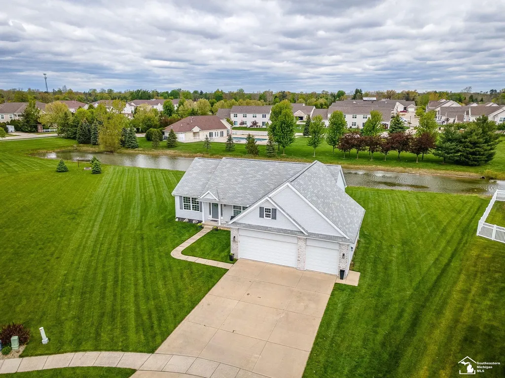 901 Plum Tree Circle Raisinville Township MI 48161
