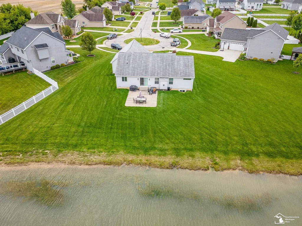 901 Plum Tree Circle Raisinville Township MI 48161