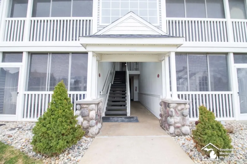 795 W Barrington Circle Jackson City MI 49203