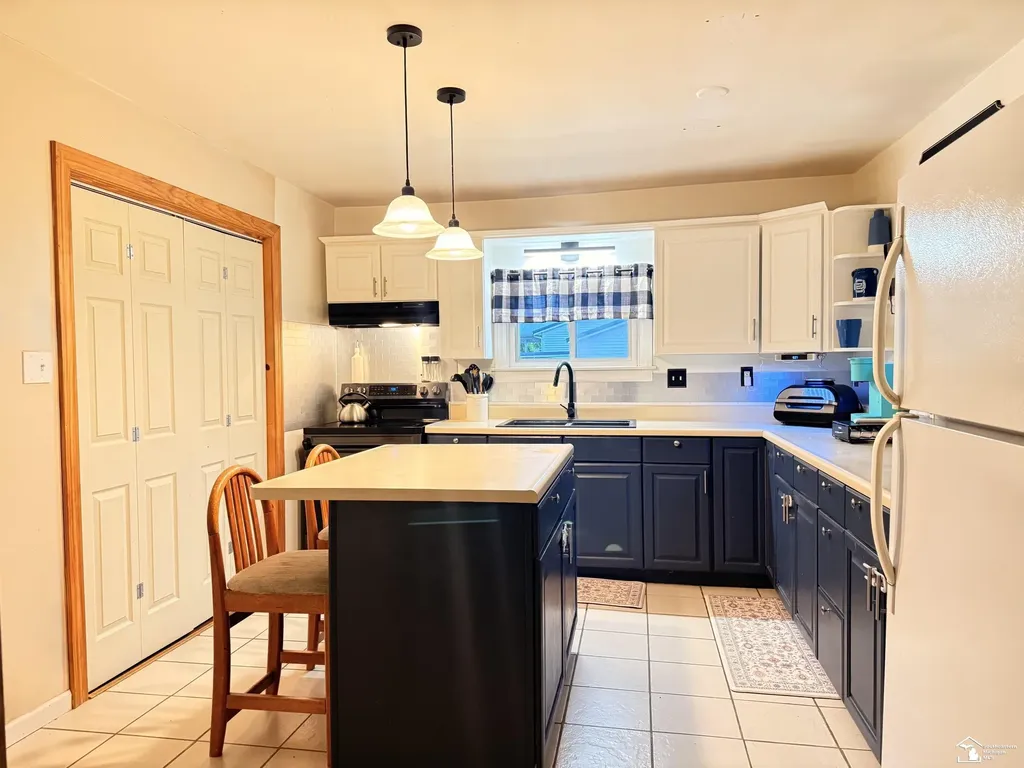 135 Salisbury Morenci City MI 49256