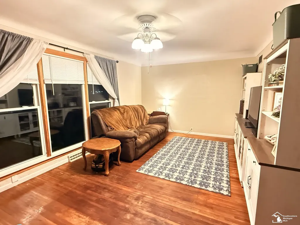 135 Salisbury Morenci City MI 49256