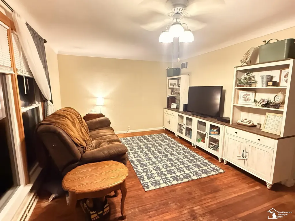 135 Salisbury Morenci City MI 49256