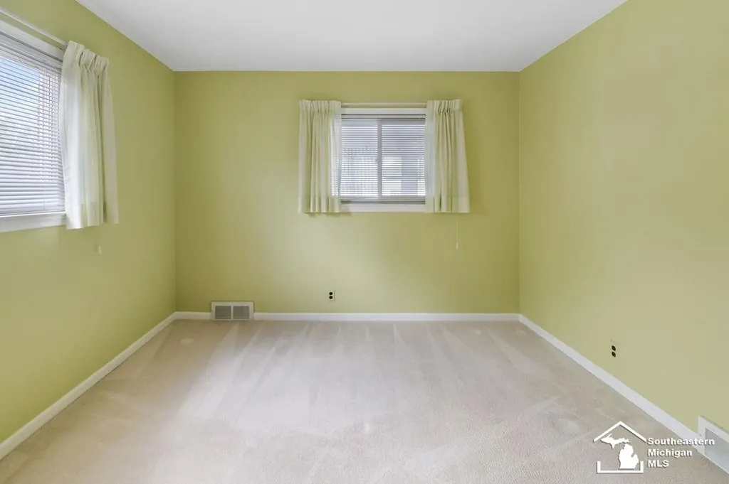 1852 E Longmeadow Road Trenton City MI 48183