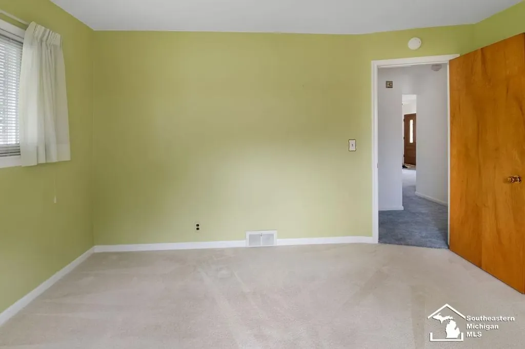 1852 E Longmeadow Road Trenton City MI 48183