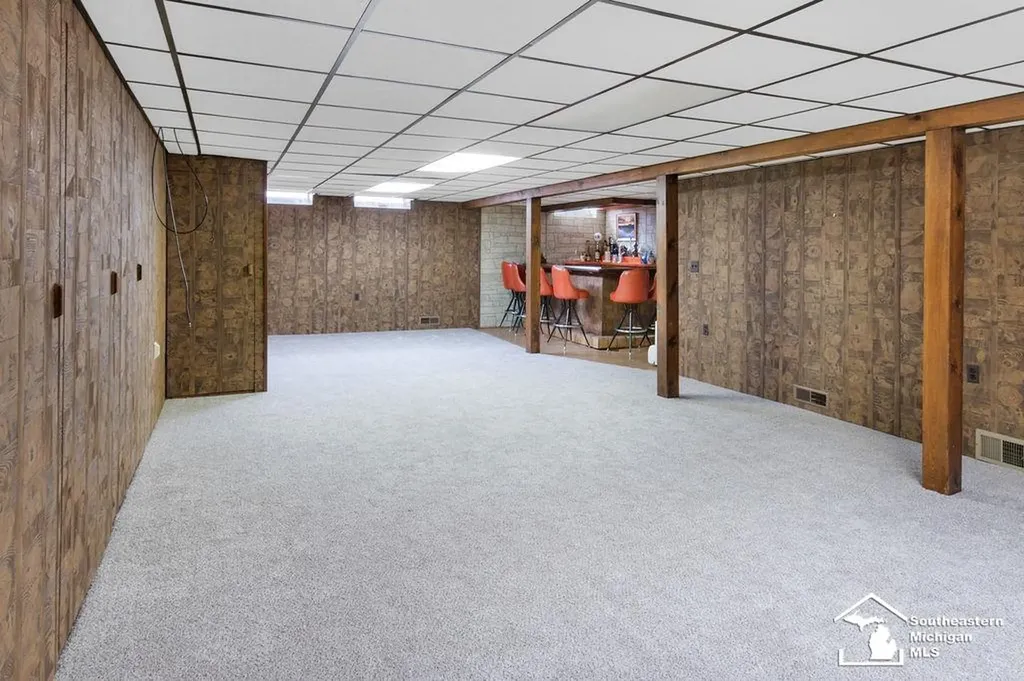 1852 E Longmeadow Road Trenton City MI 48183