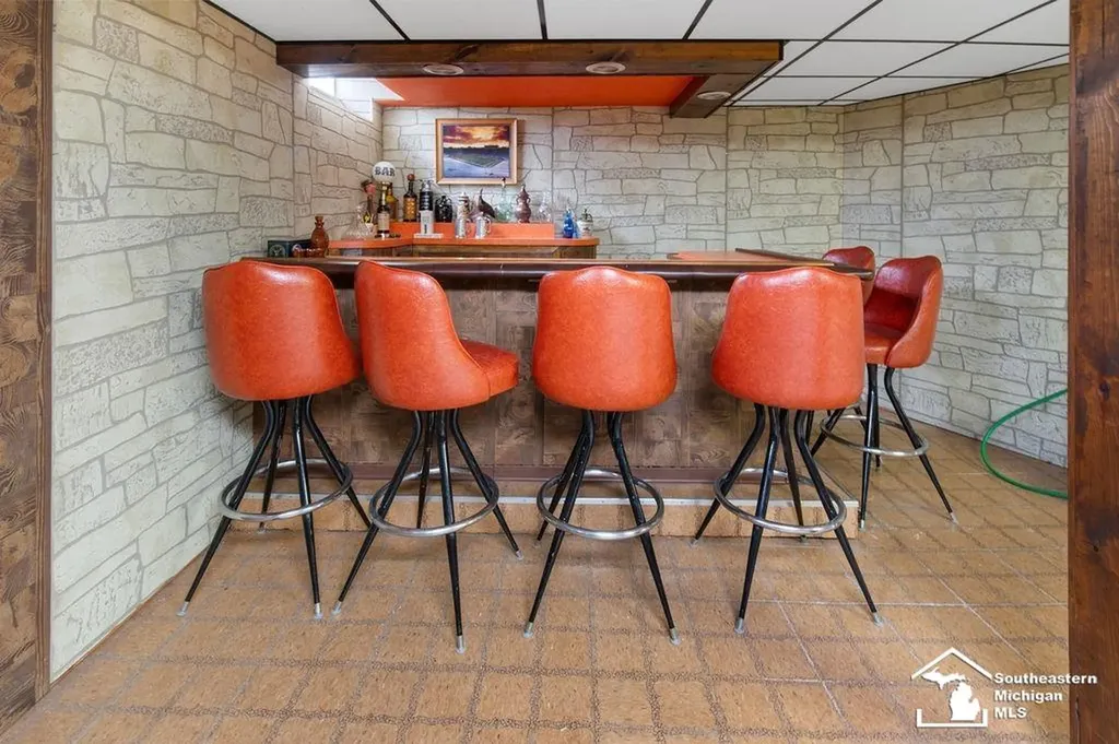 1852 E Longmeadow Road Trenton City MI 48183