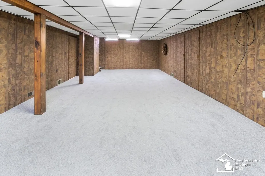 1852 E Longmeadow Road Trenton City MI 48183