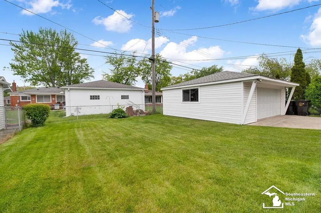 1852 E Longmeadow Road Trenton City MI 48183