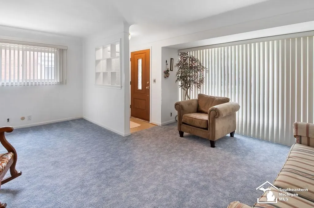 1852 E Longmeadow Road Trenton City MI 48183