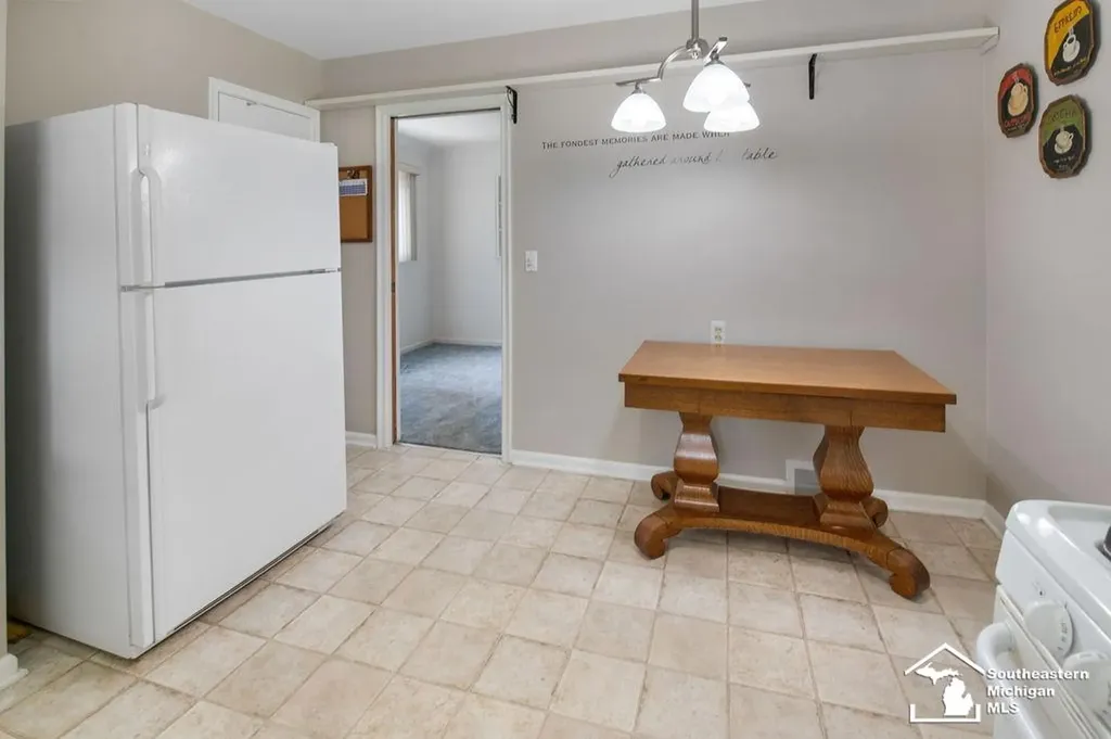 1852 E Longmeadow Road Trenton City MI 48183