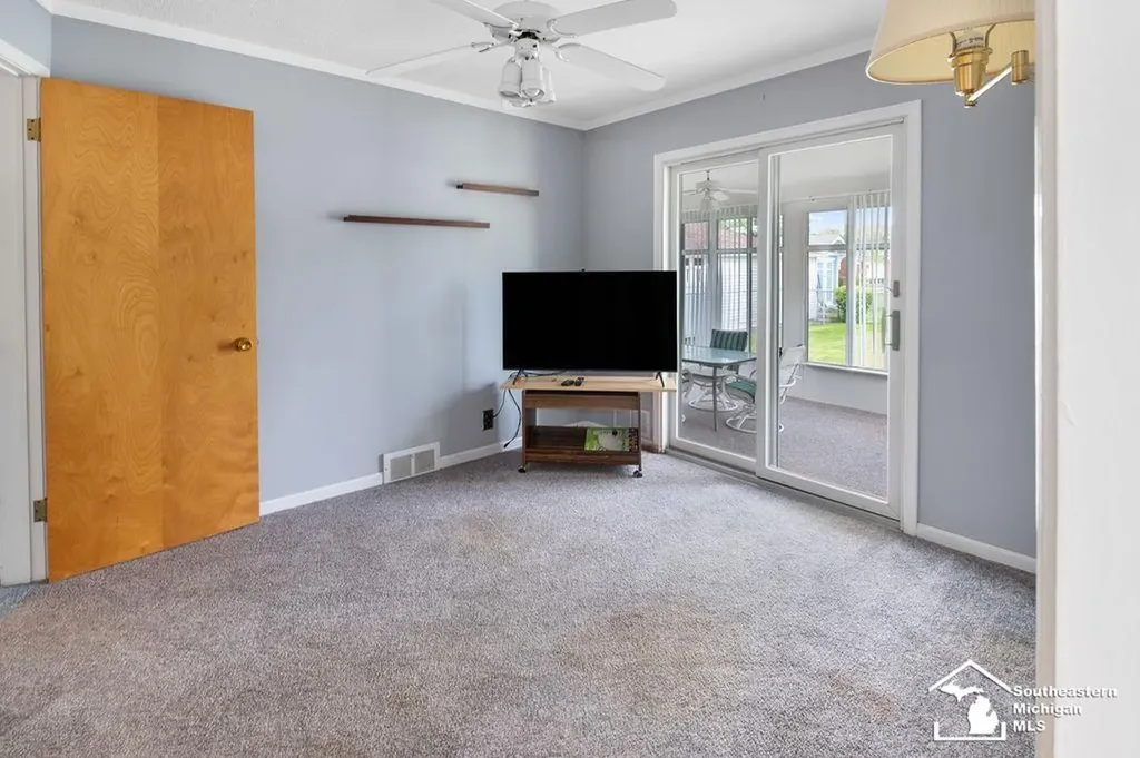 1852 E Longmeadow Road Trenton City MI 48183
