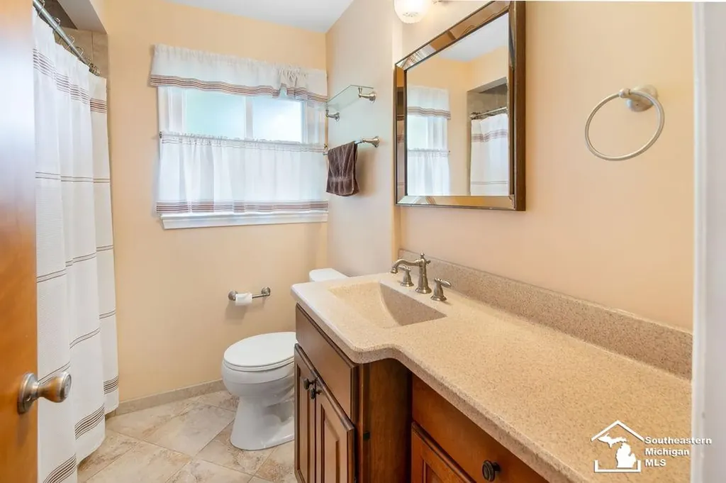 1852 E Longmeadow Road Trenton City MI 48183