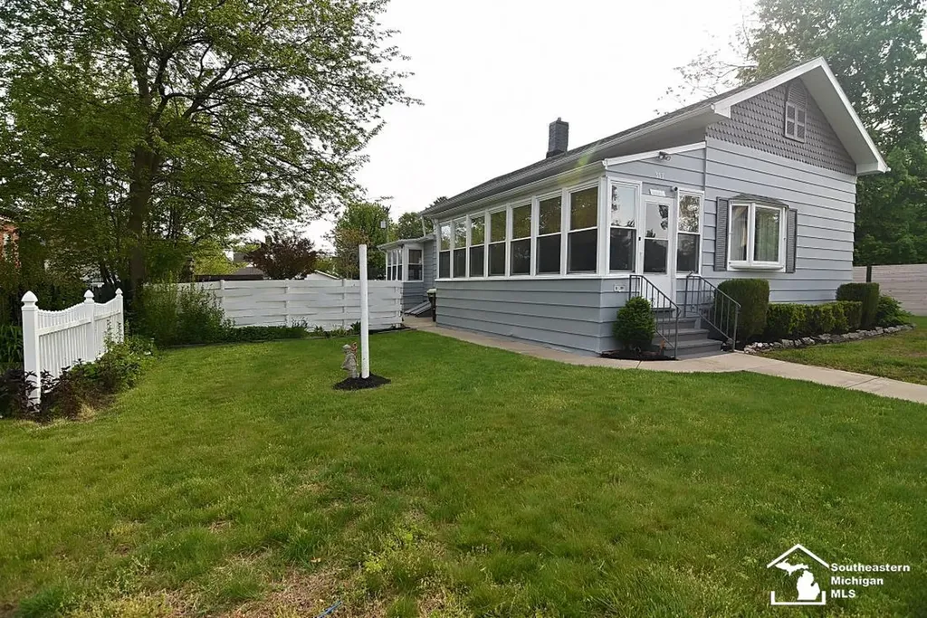 317 E 5th Street Monroe City MI 48161