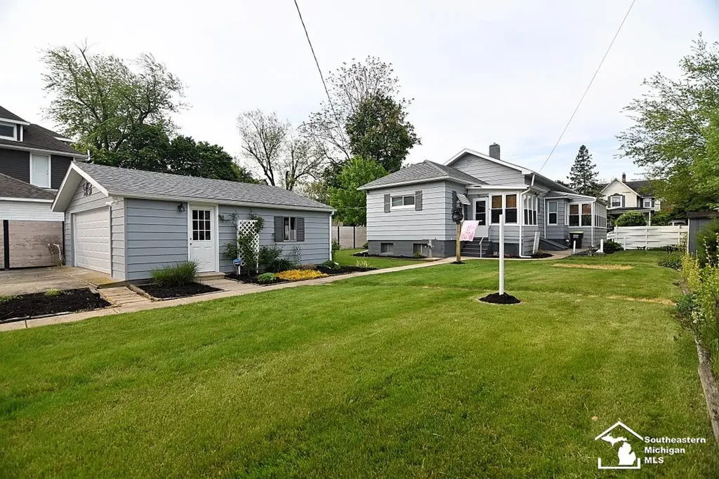 317 E 5th Street Monroe City MI 48161