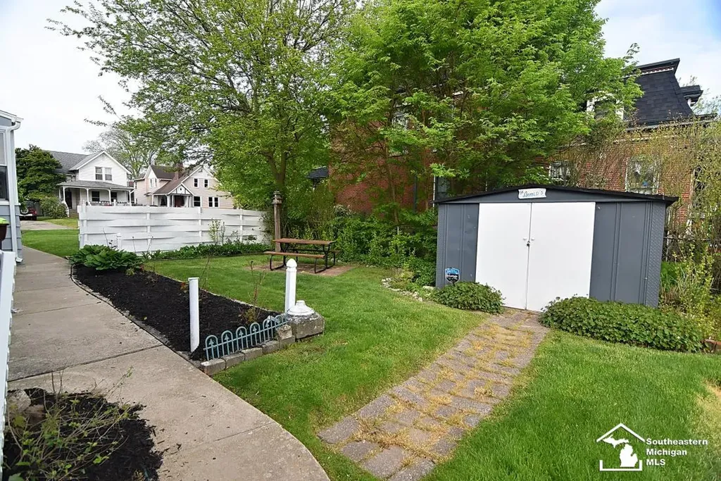 317 E 5th Street Monroe City MI 48161
