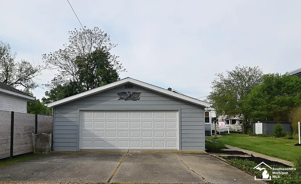 317 E 5th Street Monroe City MI 48161