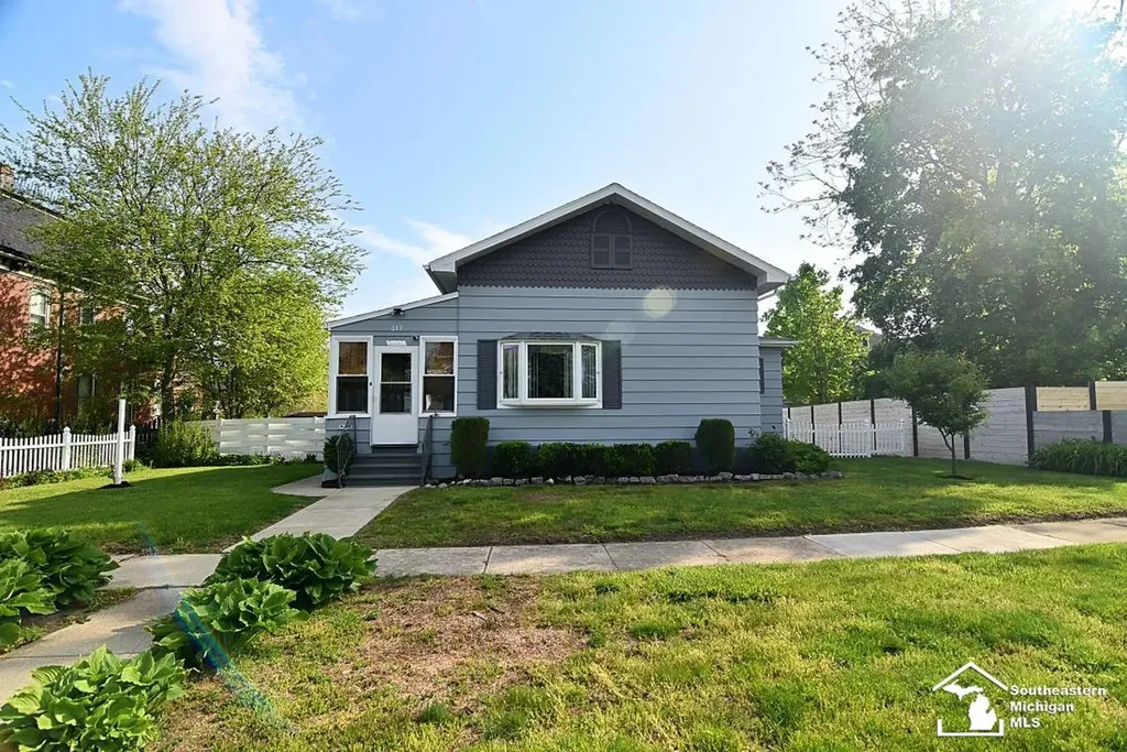 317 E 5th Street Monroe City MI 48161