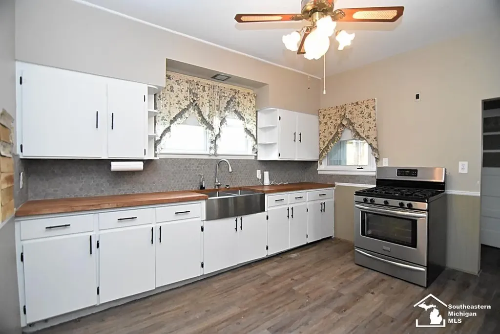 317 E 5th Street Monroe City MI 48161