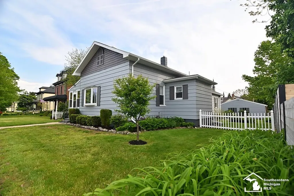 317 E 5th Street Monroe City MI 48161