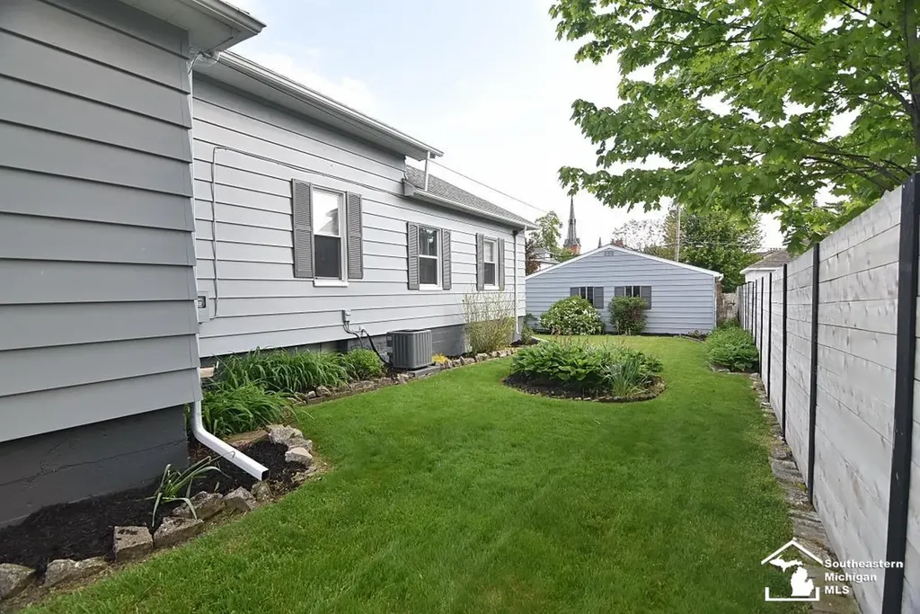 317 E 5th Street Monroe City MI 48161