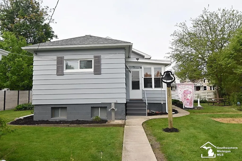 317 E 5th Street Monroe City MI 48161