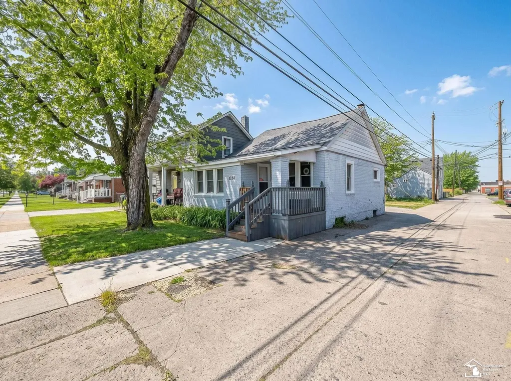 1288 Stewart Avenue Lincoln Park City MI 48146