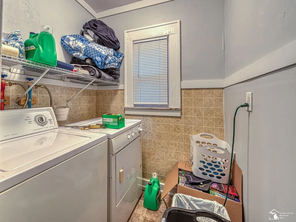 1288 Stewart Avenue Lincoln Park City MI 48146