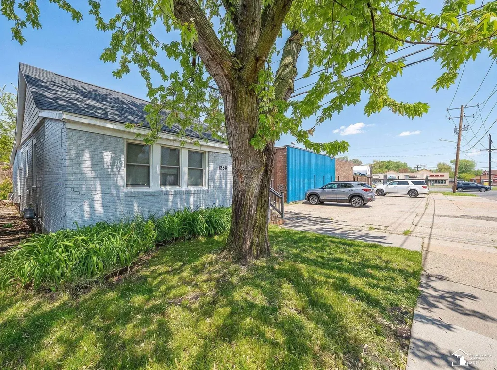 1288 Stewart Avenue Lincoln Park City MI 48146