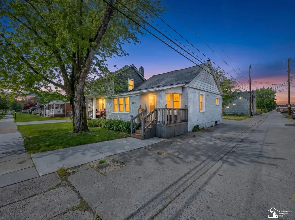 1288 Stewart Avenue Lincoln Park City MI 48146