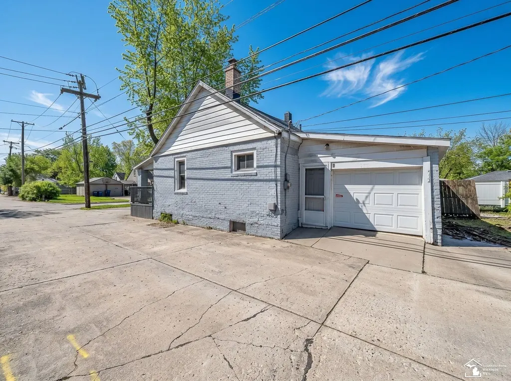 1288 Stewart Avenue Lincoln Park City MI 48146