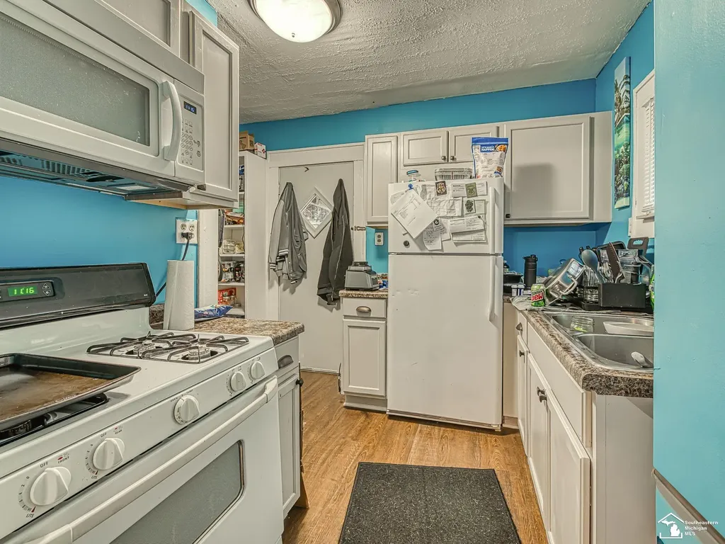 1288 Stewart Avenue Lincoln Park City MI 48146