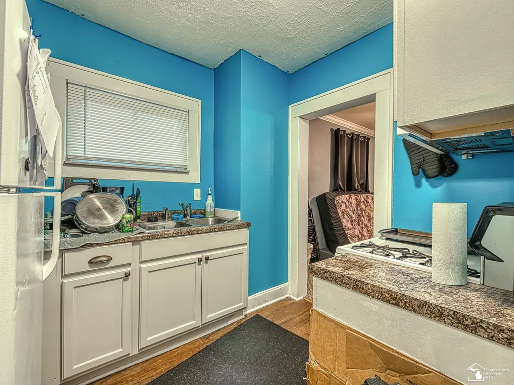 1288 Stewart Avenue Lincoln Park City MI 48146