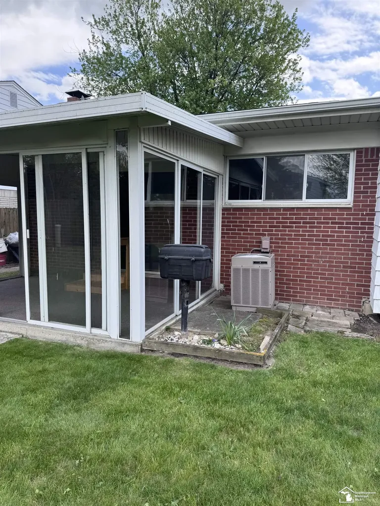 14712 Malcolm Street Southgate City MI 48195
