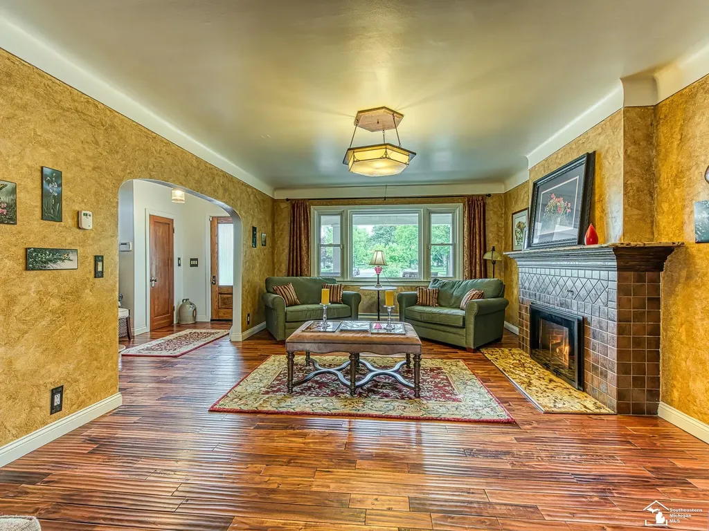 404 E Elm Avenue Monroe City MI 48162