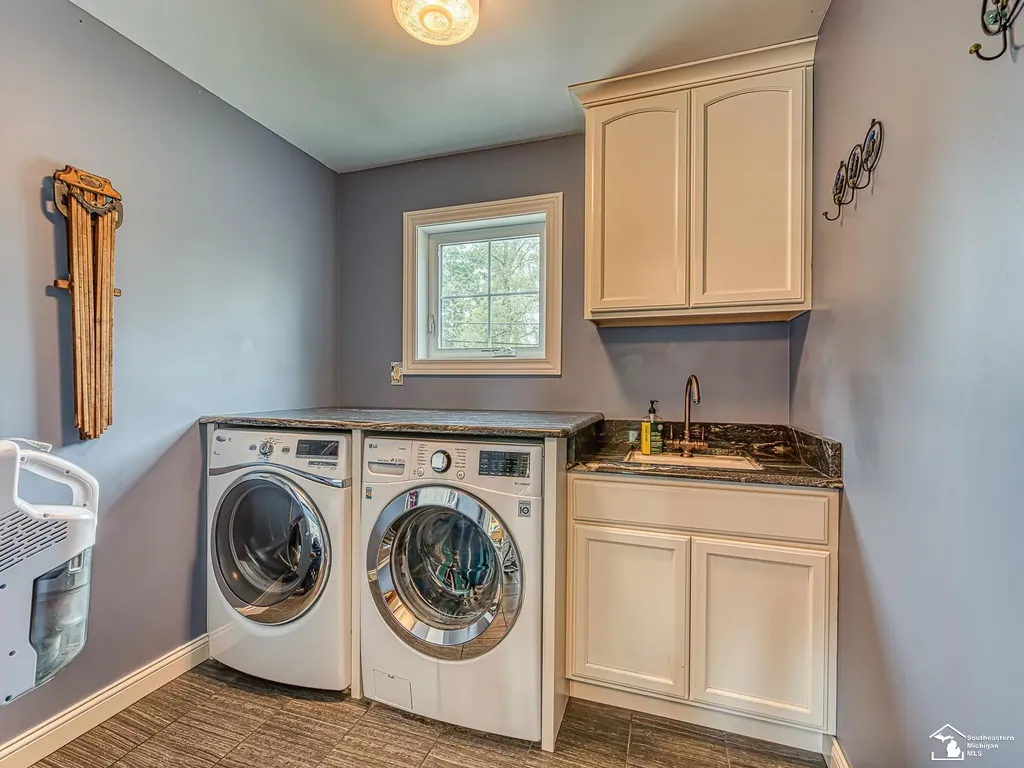 404 E Elm Avenue Monroe City MI 48162