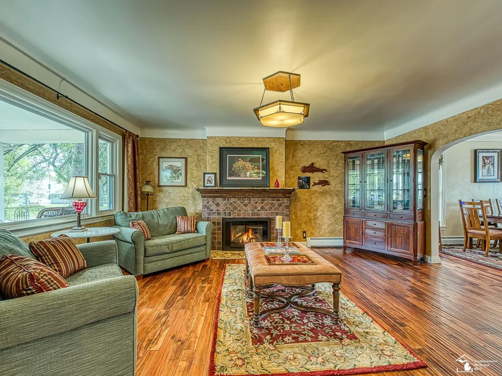 404 E Elm Avenue Monroe City MI 48162