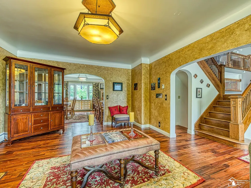 404 E Elm Avenue Monroe City MI 48162