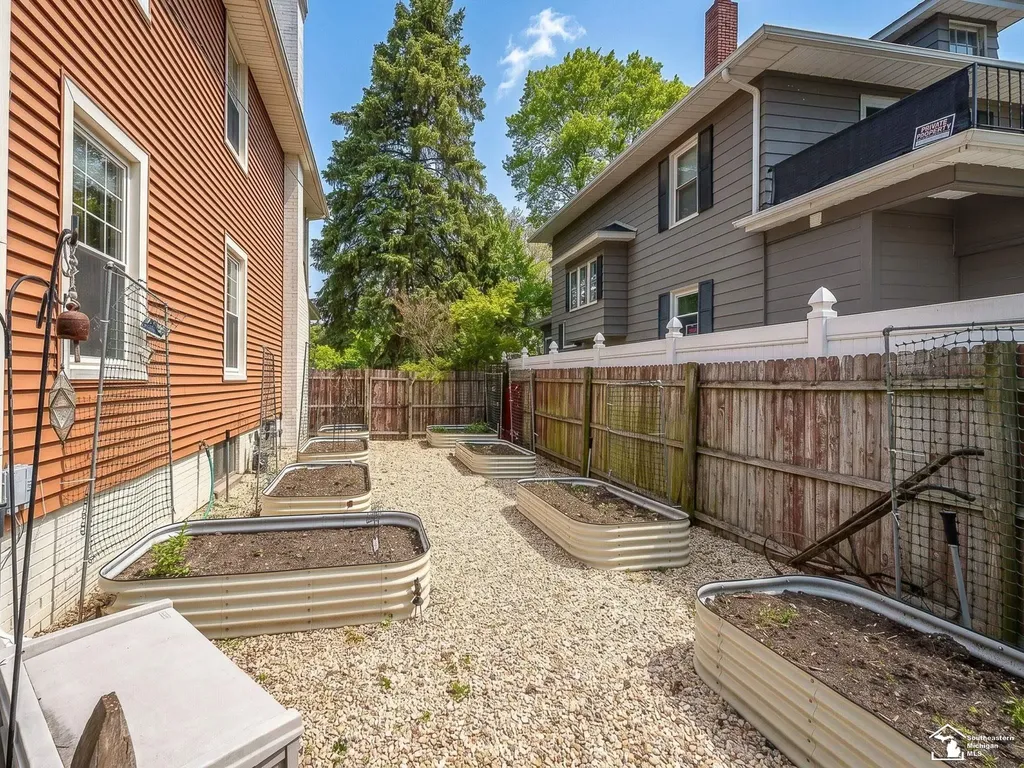 404 E Elm Avenue Monroe City MI 48162