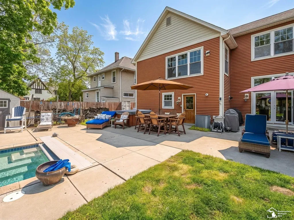 404 E Elm Avenue Monroe City MI 48162
