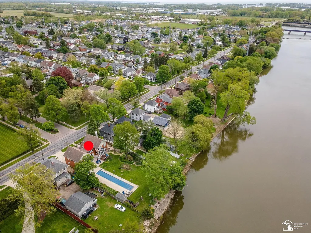 404 E Elm Avenue Monroe City MI 48162